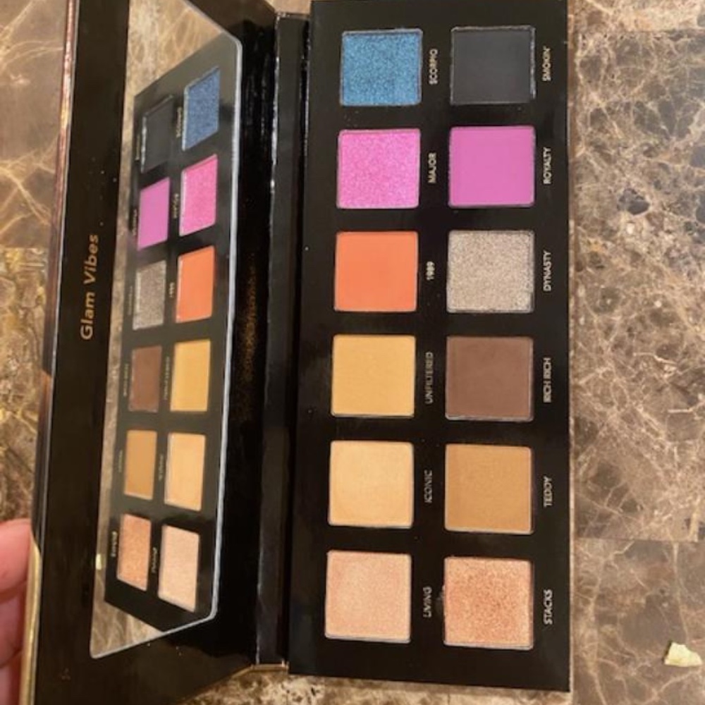 BUXOM X ASH HOLM Eyeshadow Palette